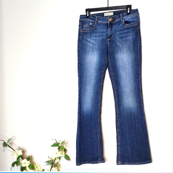 Vintage LEI Sophia Hiphugger Flare Med Blue Embroidered Jeans Winter Bohemian - Picture 1 of 12